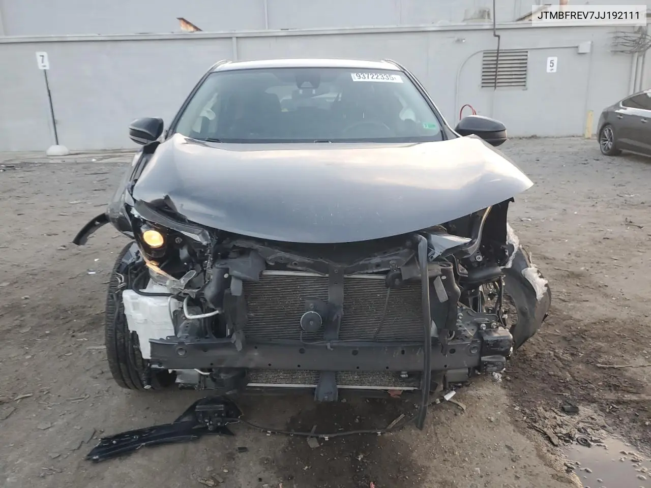 JTMBFREV7JJ192111 2018 Toyota Rav4 Le