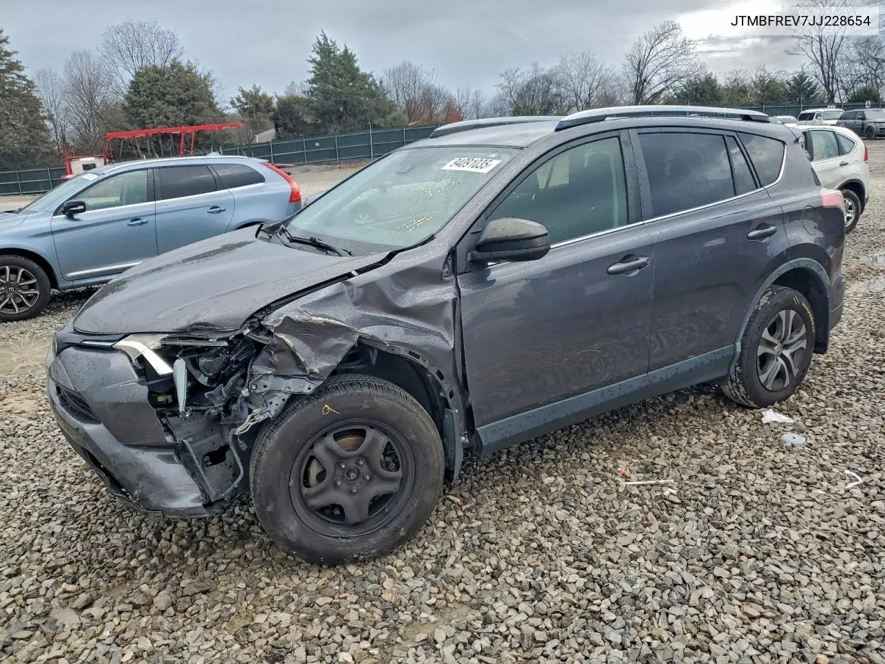 JTMBFREV7JJ228654 2018 Toyota Rav4 Le