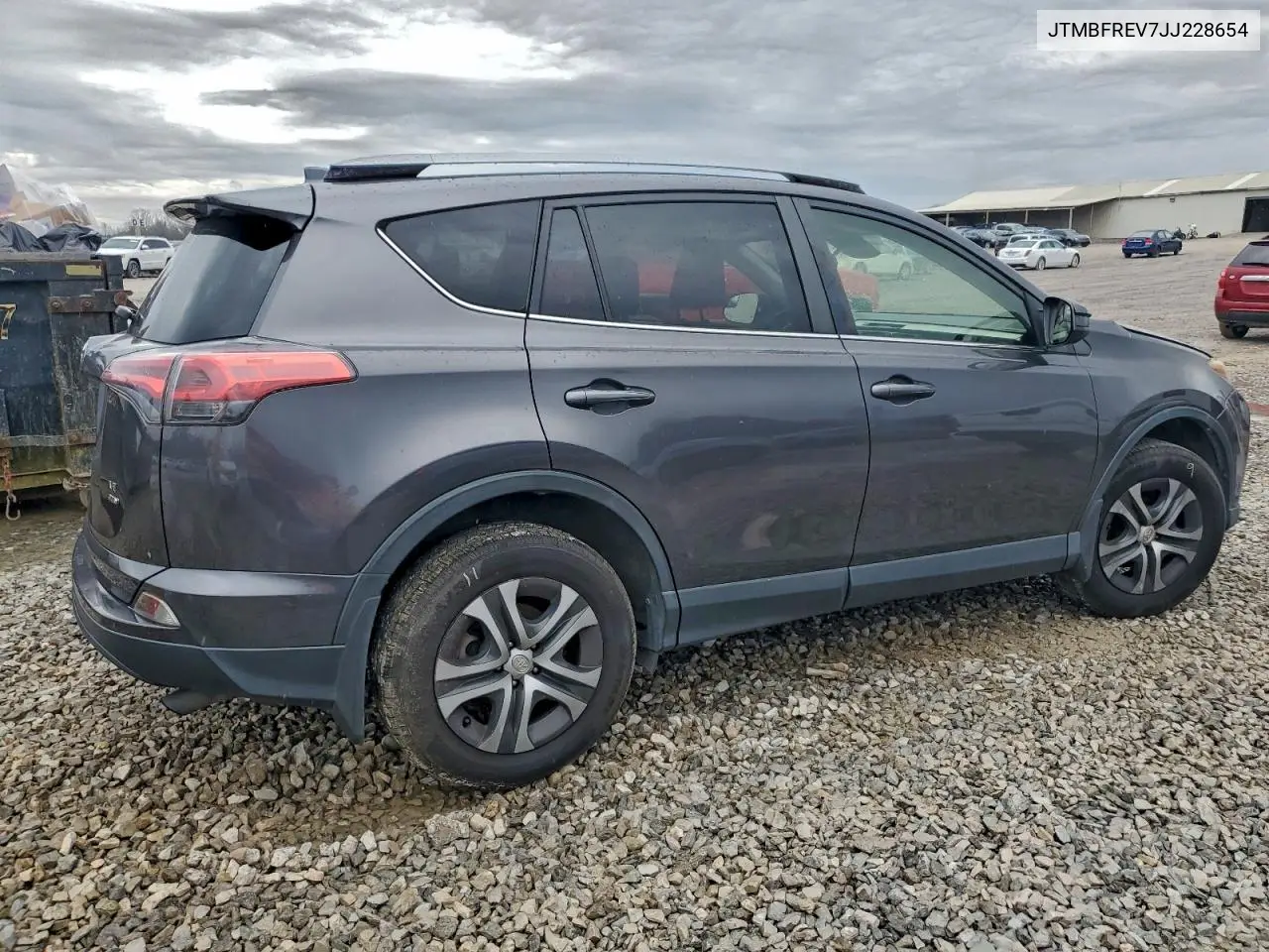 JTMBFREV7JJ228654 2018 Toyota Rav4 Le