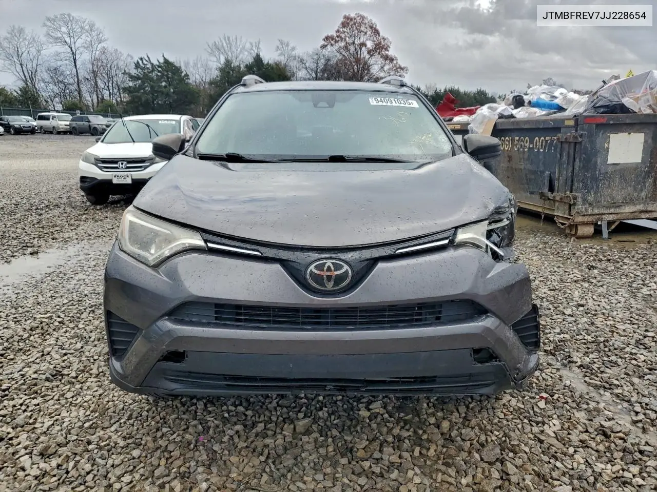 JTMBFREV7JJ228654 2018 Toyota Rav4 Le