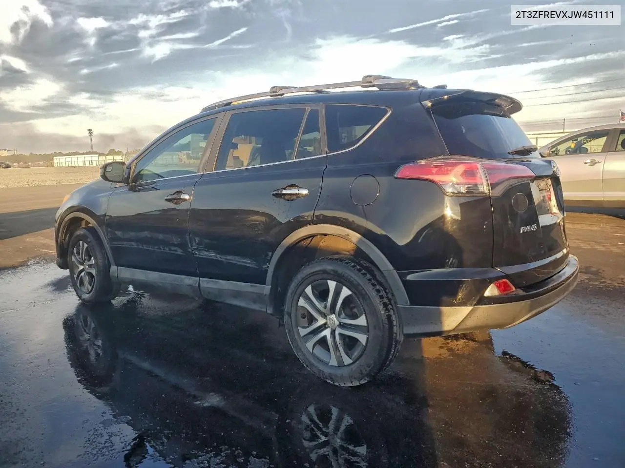 2T3ZFREVXJW451111 2018 Toyota Rav4 Le