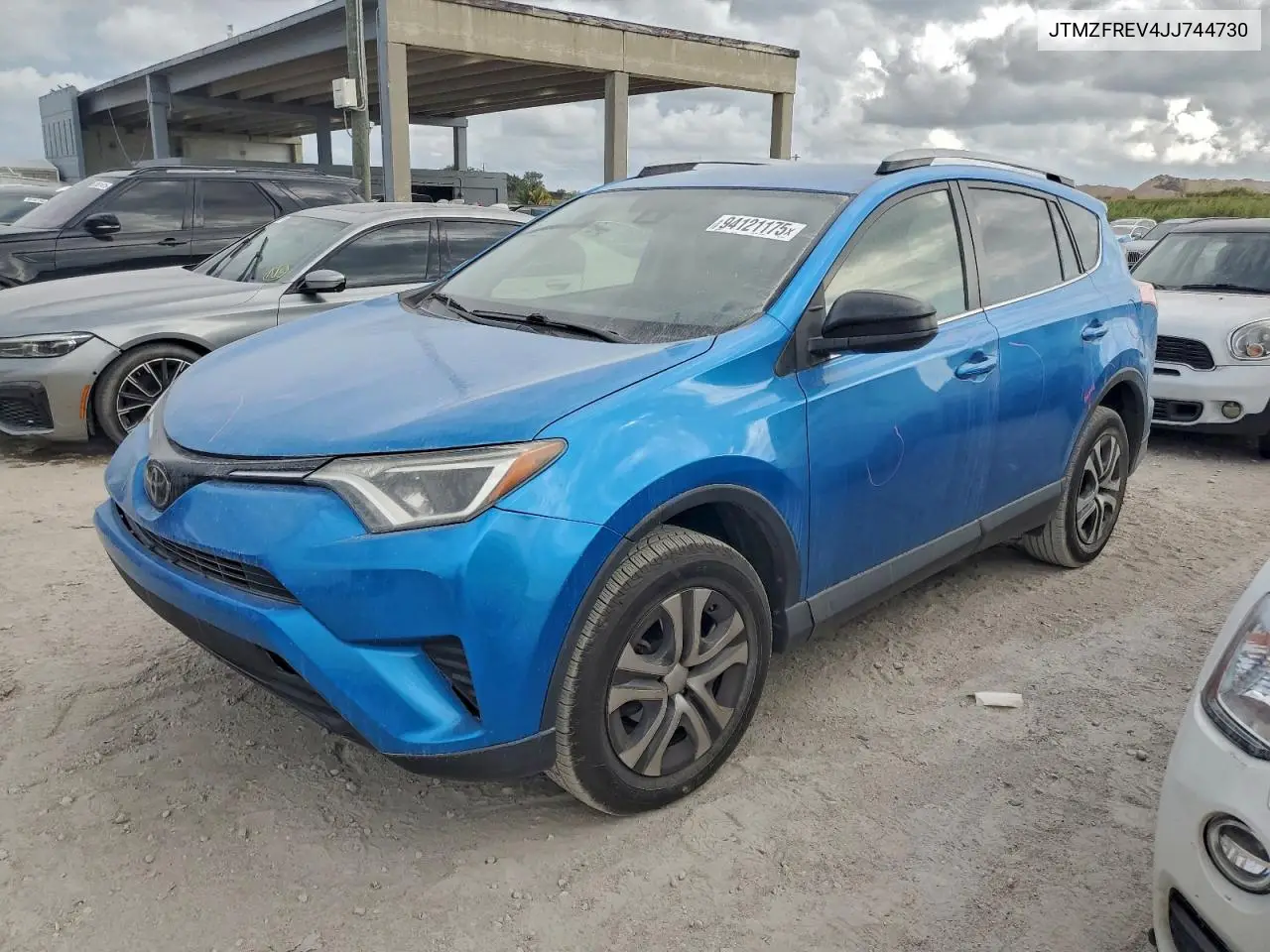 JTMZFREV4JJ744730 2018 Toyota Rav4 Le