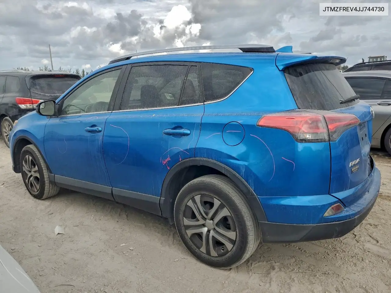 JTMZFREV4JJ744730 2018 Toyota Rav4 Le