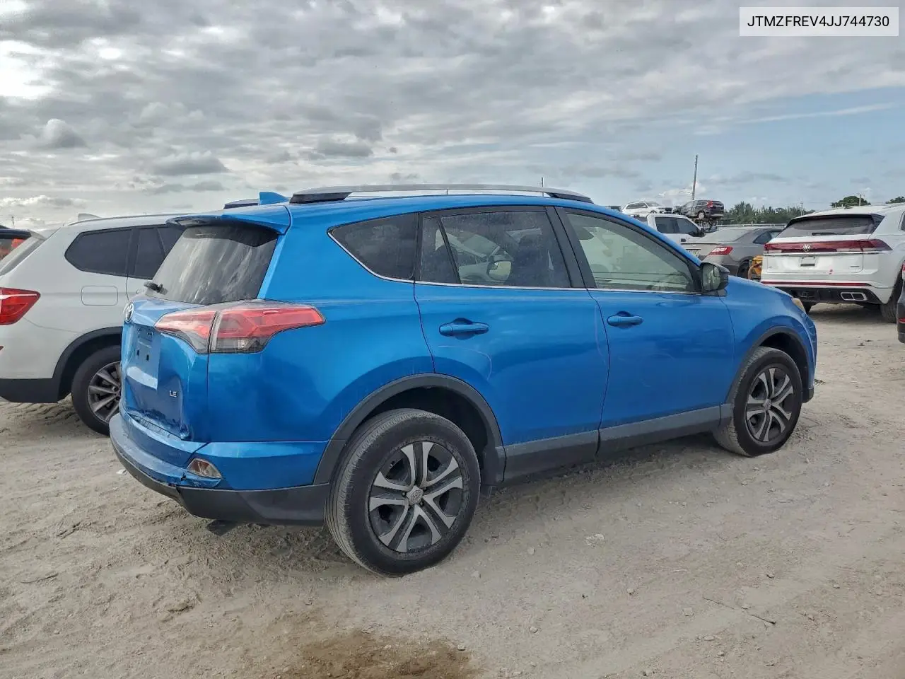 JTMZFREV4JJ744730 2018 Toyota Rav4 Le
