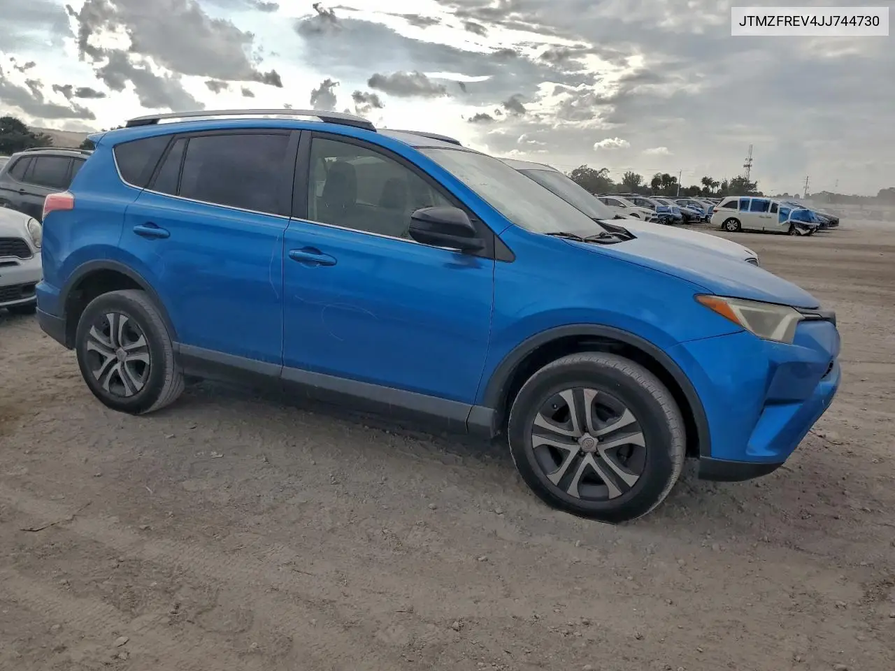 JTMZFREV4JJ744730 2018 Toyota Rav4 Le