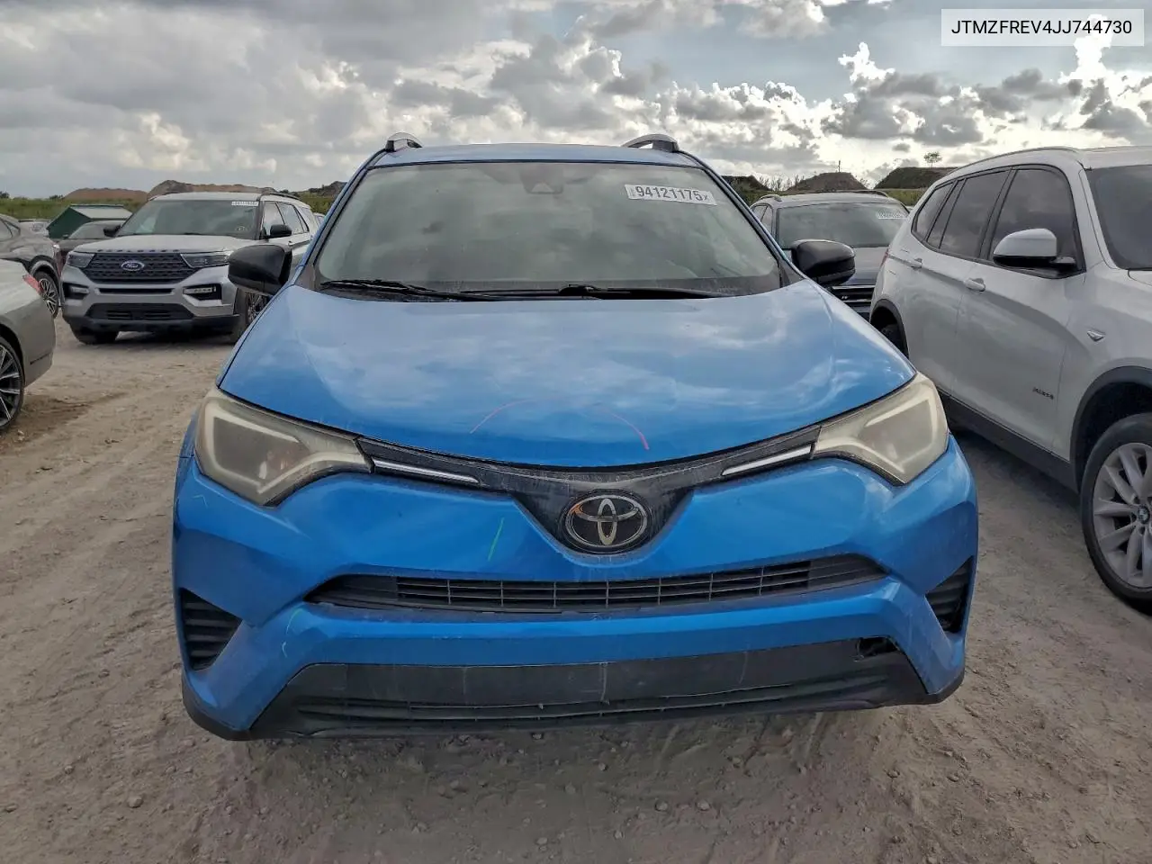 JTMZFREV4JJ744730 2018 Toyota Rav4 Le
