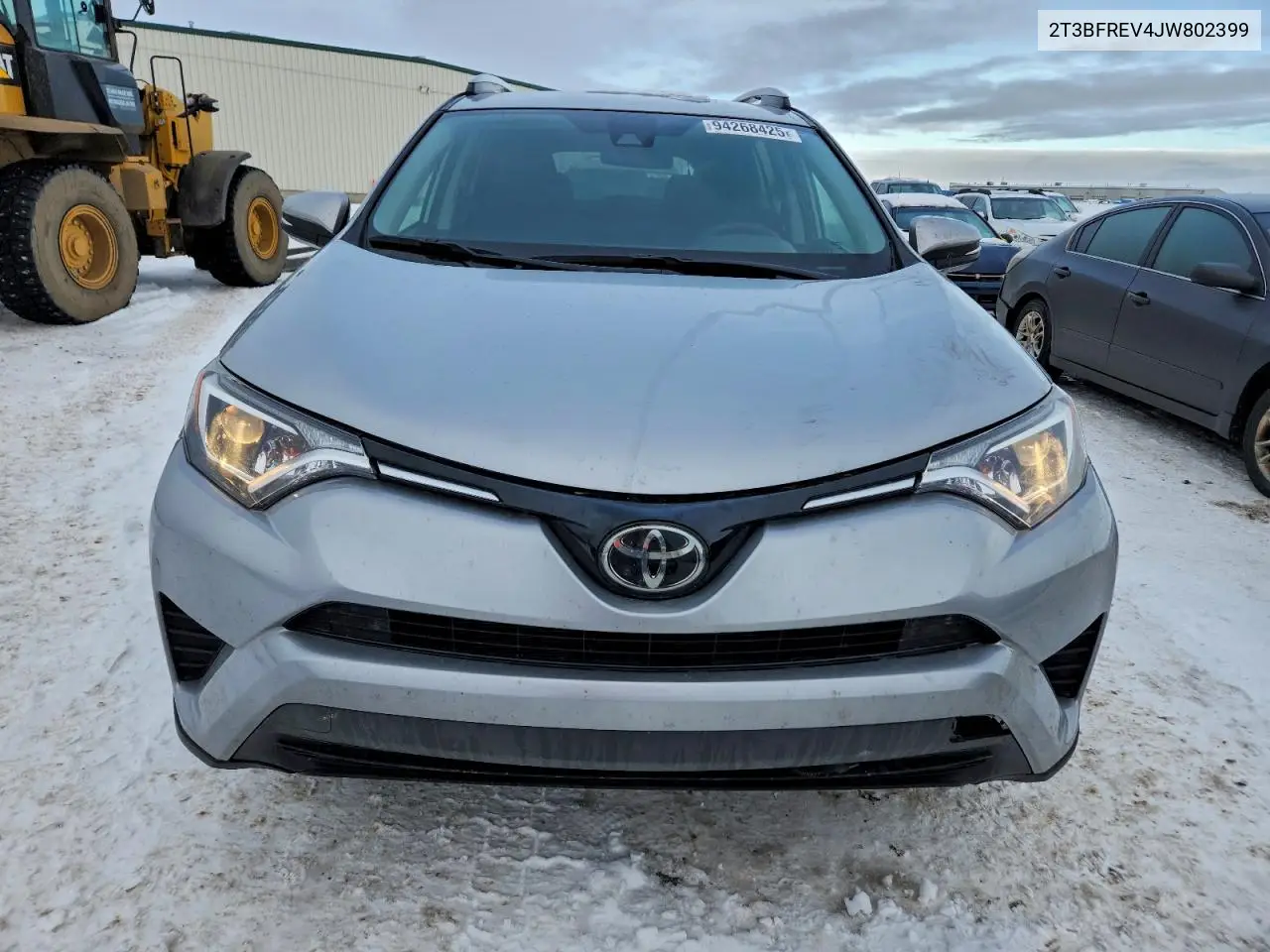 2T3BFREV4JW802399 2018 Toyota Rav4 Le