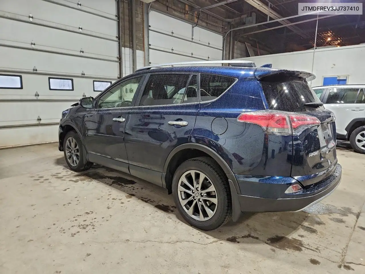 JTMDFREV3JJ737410 2018 Toyota Rav4 Limited
