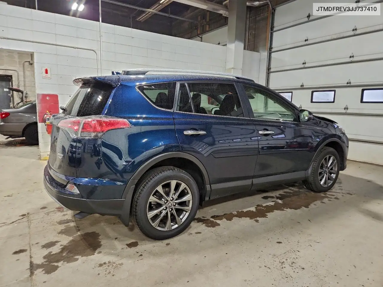 JTMDFREV3JJ737410 2018 Toyota Rav4 Limited