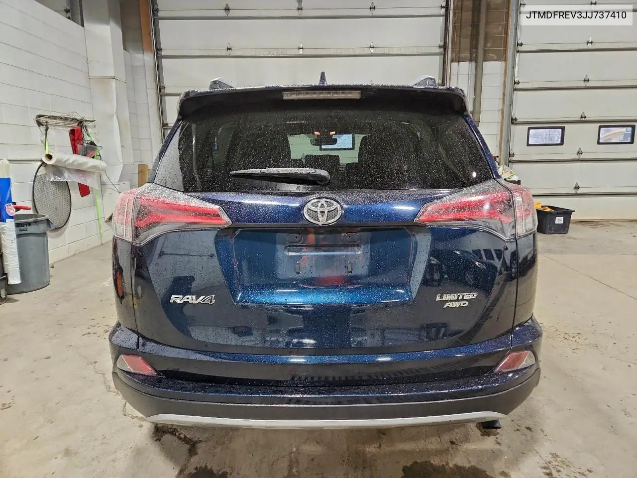 JTMDFREV3JJ737410 2018 Toyota Rav4 Limited