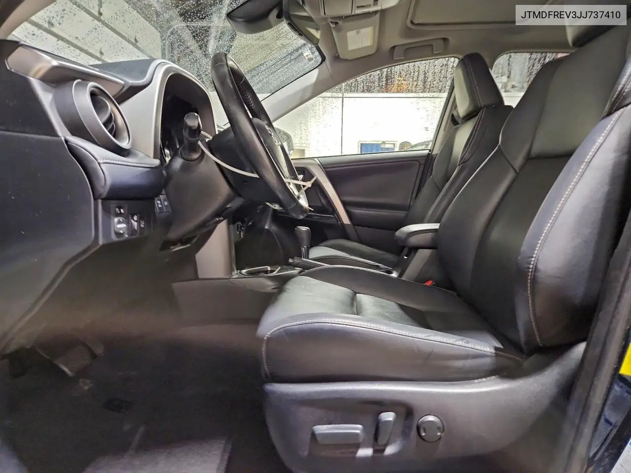 JTMDFREV3JJ737410 2018 Toyota Rav4 Limited