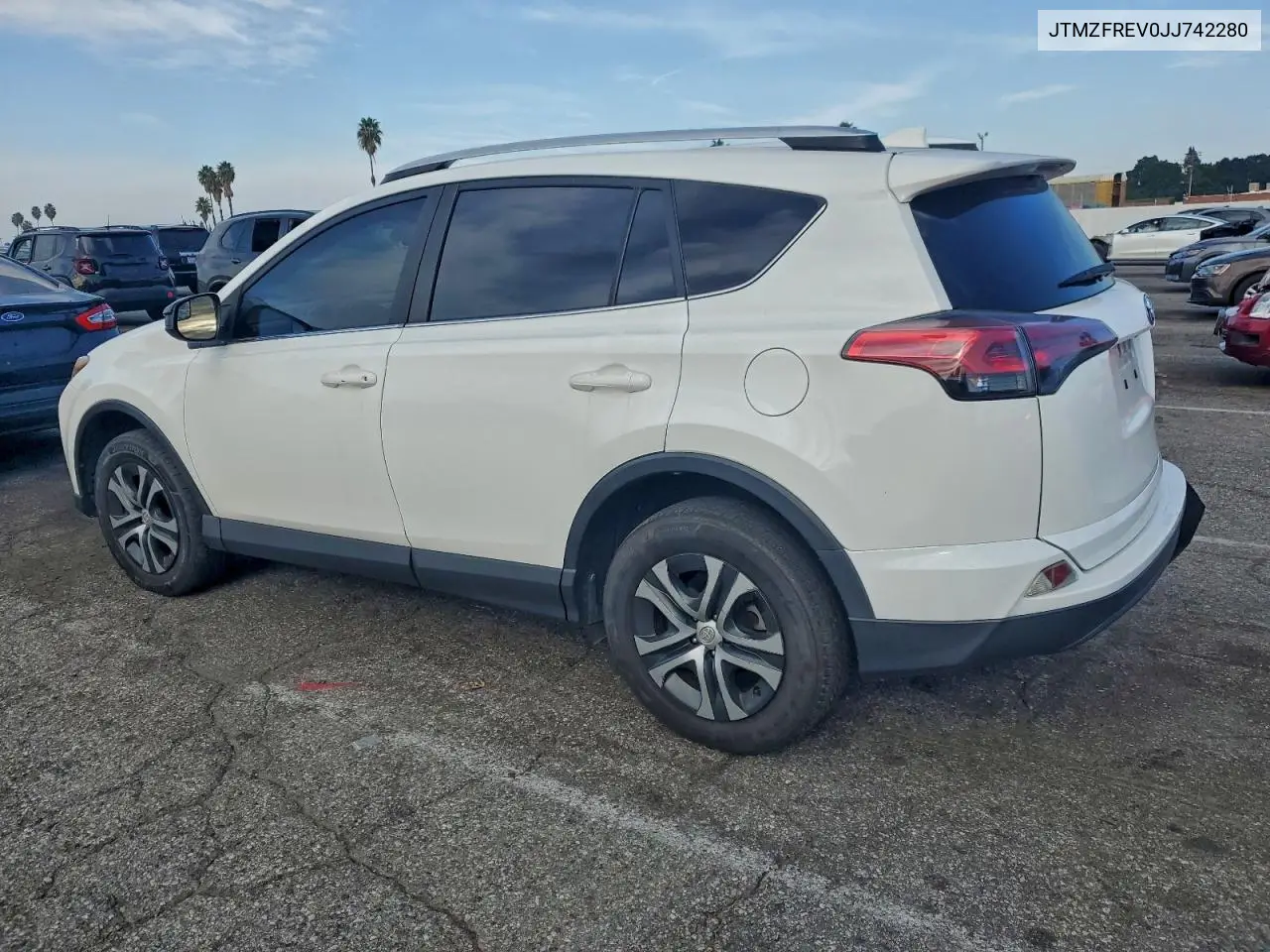 JTMZFREV0JJ742280 2018 Toyota Rav4 Le