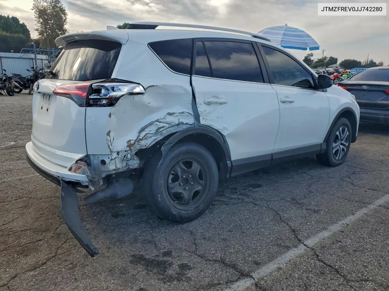 JTMZFREV0JJ742280 2018 Toyota Rav4 Le
