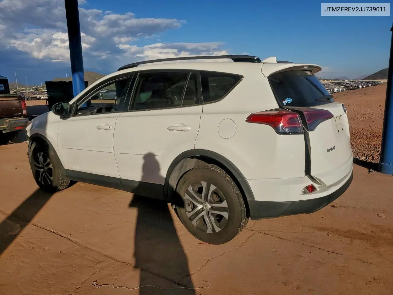 JTMZFREV2JJ739011 2018 Toyota Rav4 Le