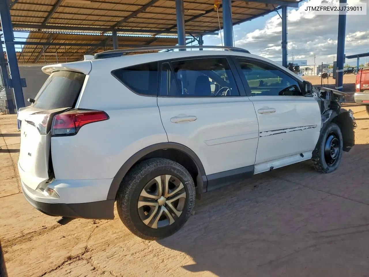 JTMZFREV2JJ739011 2018 Toyota Rav4 Le