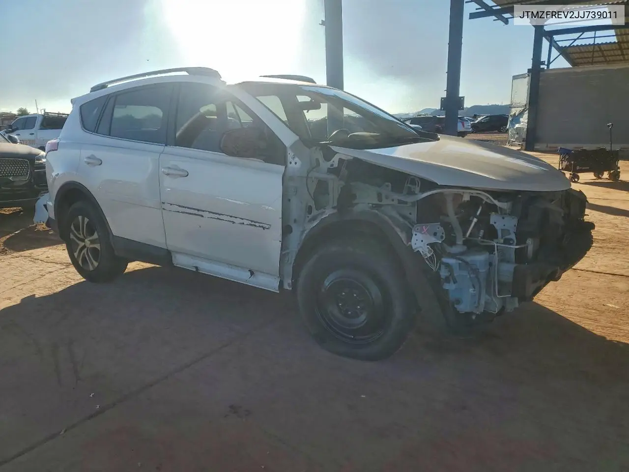 JTMZFREV2JJ739011 2018 Toyota Rav4 Le