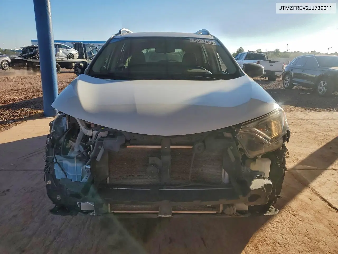 JTMZFREV2JJ739011 2018 Toyota Rav4 Le