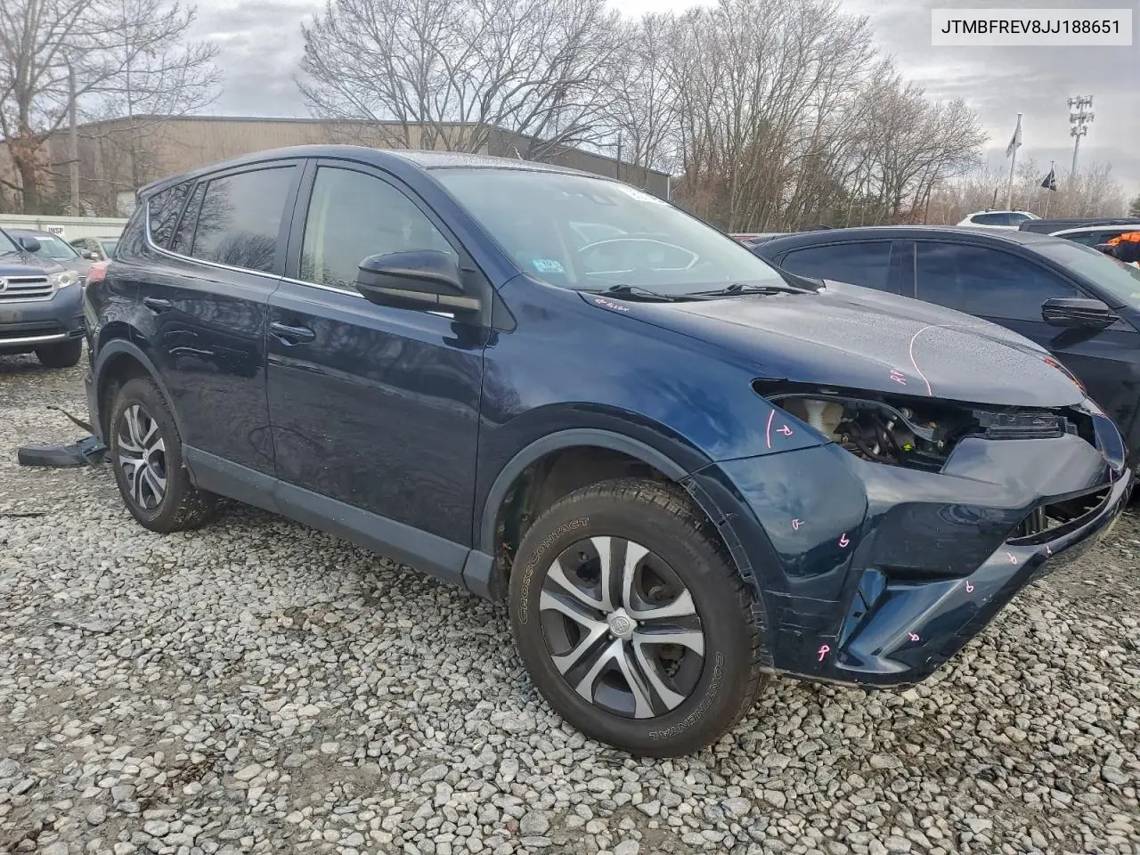 JTMBFREV8JJ188651 2018 Toyota Rav4 Le