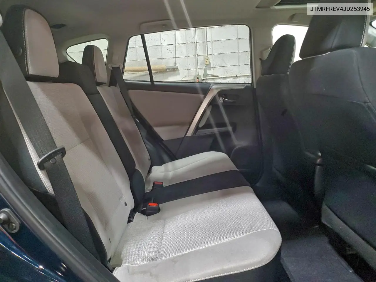 JTMRFREV4JD253945 2018 Toyota Rav4 Adventure