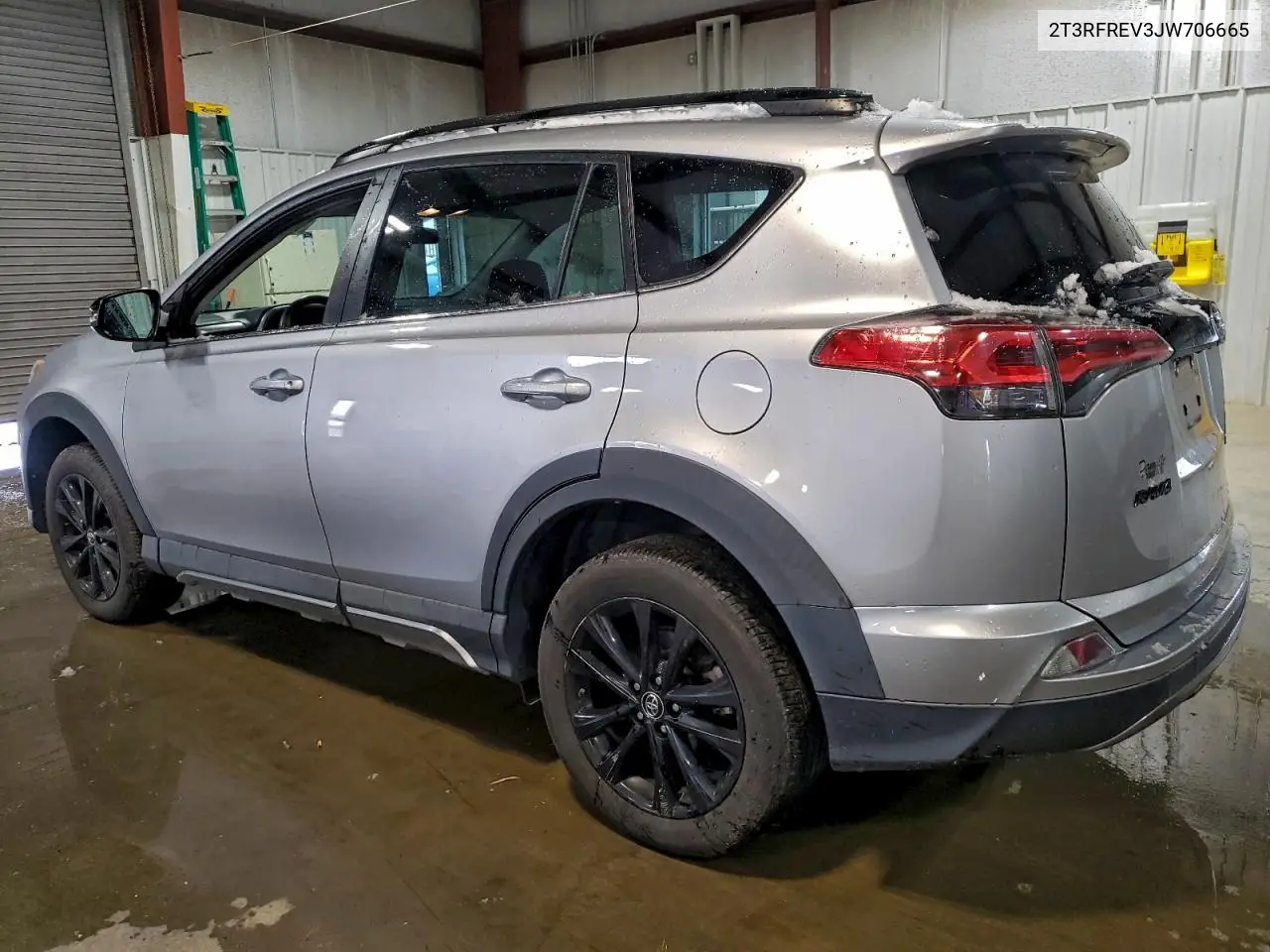 2T3RFREV3JW706665 2018 Toyota Rav4 Adventure