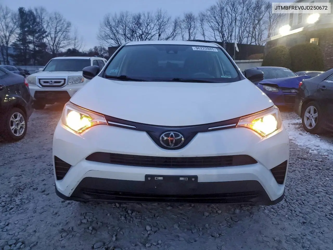 JTMBFREV0JD250672 2018 Toyota Rav4 Le