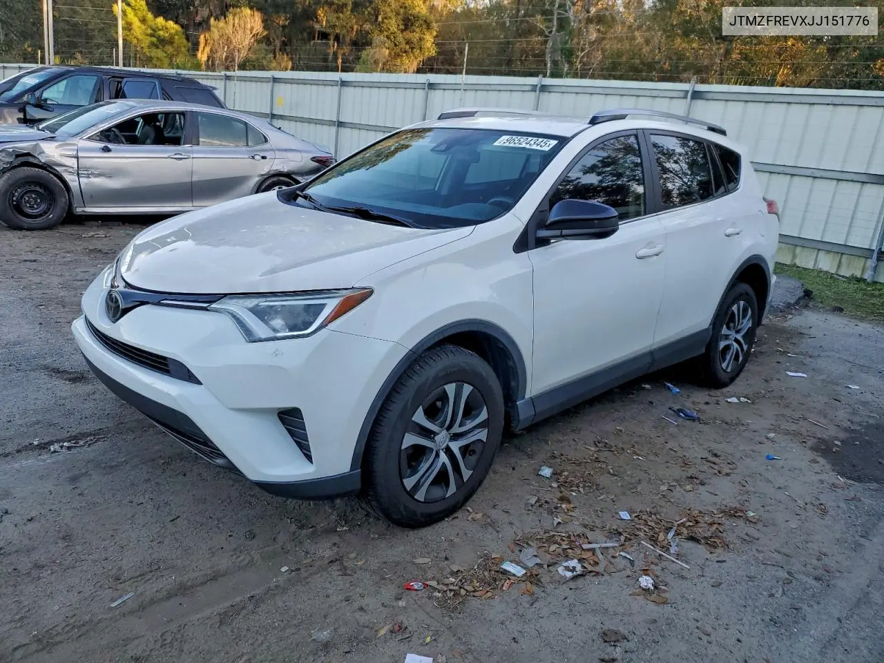 JTMZFREVXJJ151776 2018 Toyota Rav4 Le