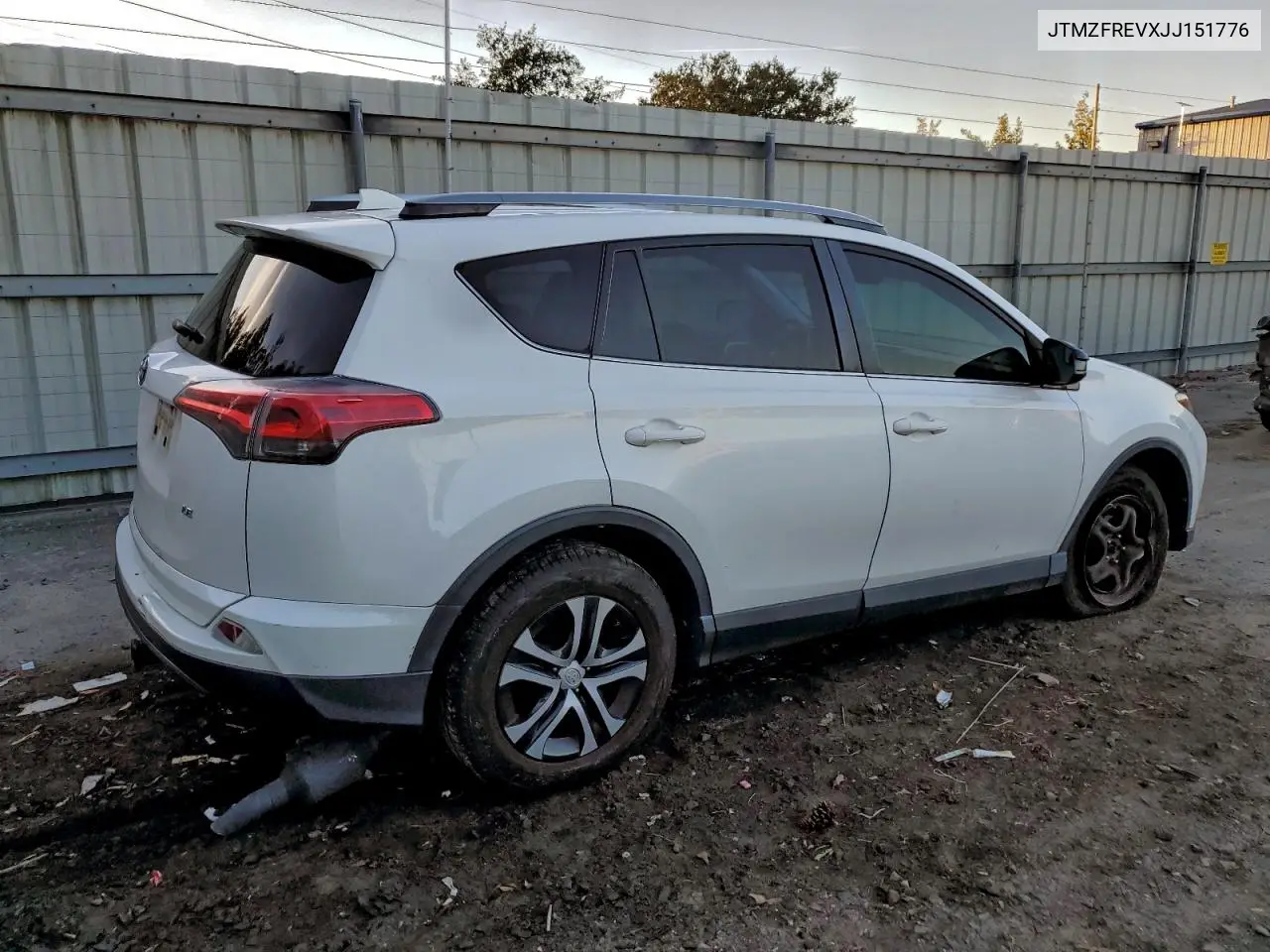 JTMZFREVXJJ151776 2018 Toyota Rav4 Le