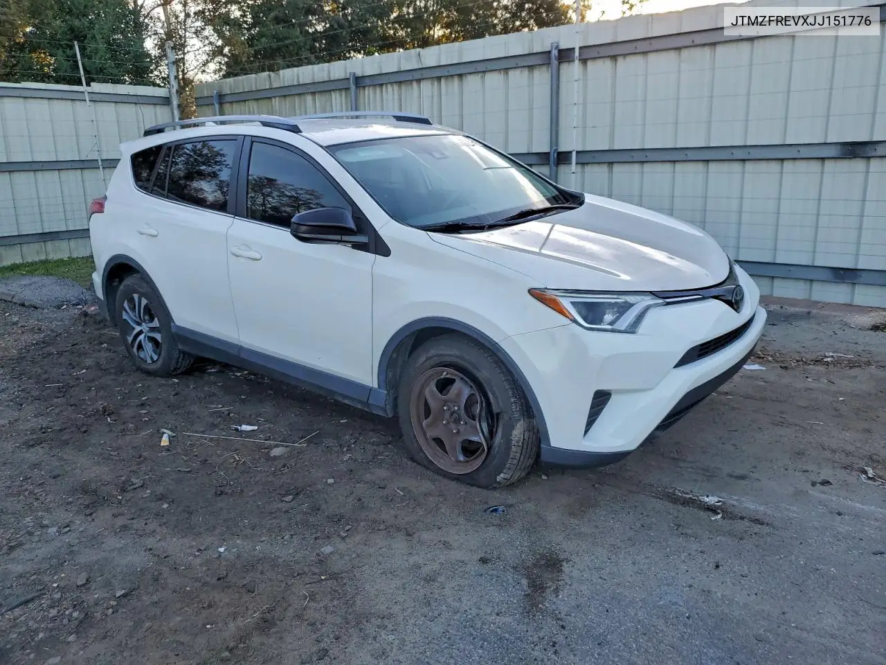 JTMZFREVXJJ151776 2018 Toyota Rav4 Le