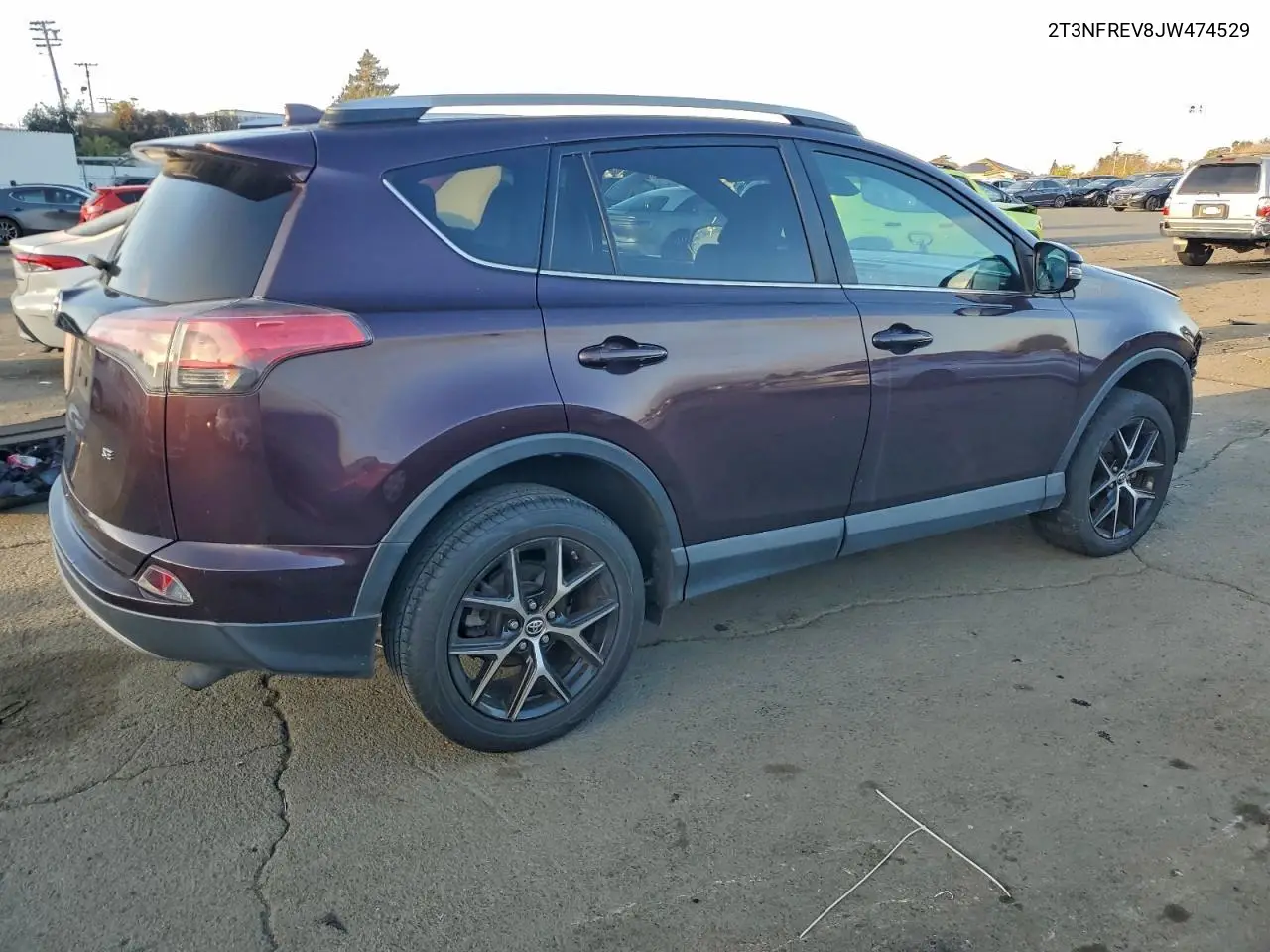 2T3NFREV8JW474529 2018 Toyota Rav4 Se