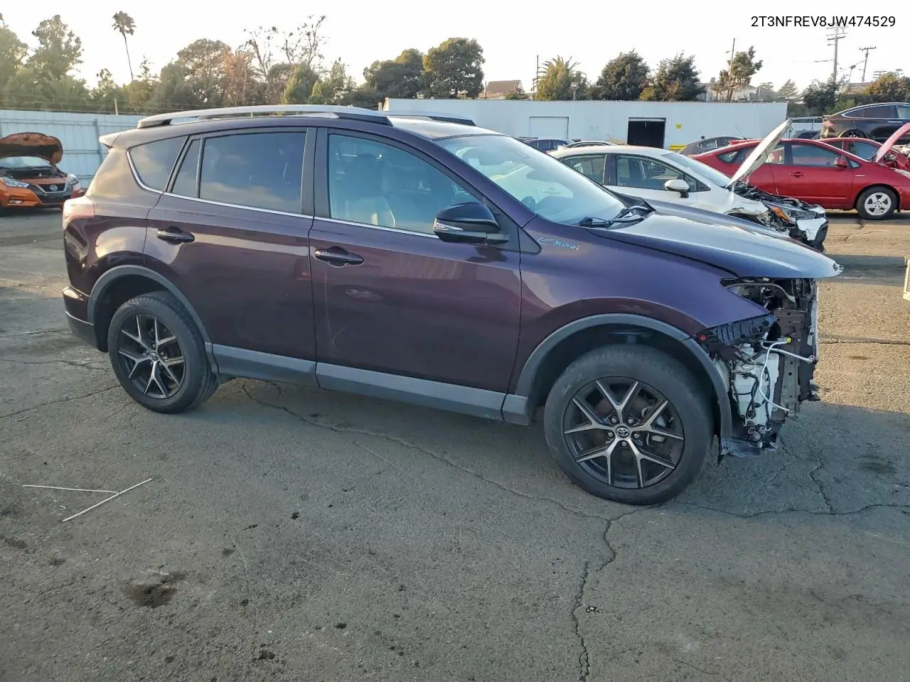 2T3NFREV8JW474529 2018 Toyota Rav4 Se