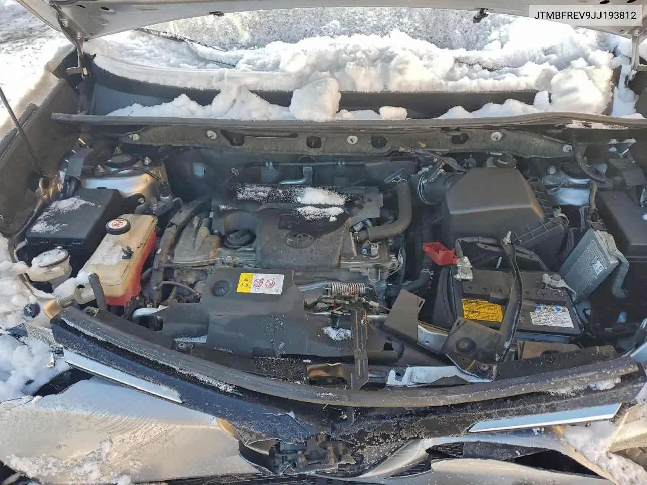 JTMBFREV9JJ193812 2018 Toyota Rav4 Le