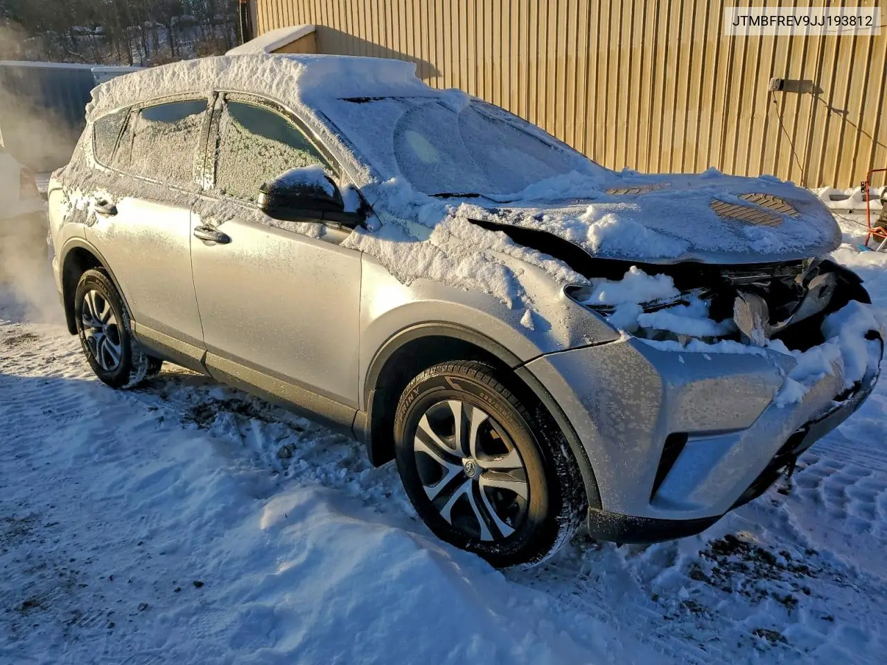 JTMBFREV9JJ193812 2018 Toyota Rav4 Le
