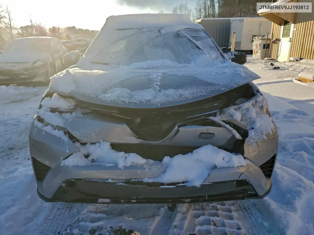 JTMBFREV9JJ193812 2018 Toyota Rav4 Le