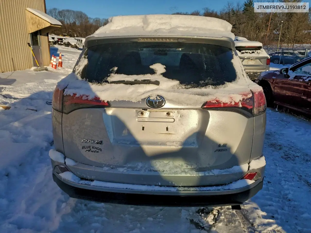 JTMBFREV9JJ193812 2018 Toyota Rav4 Le