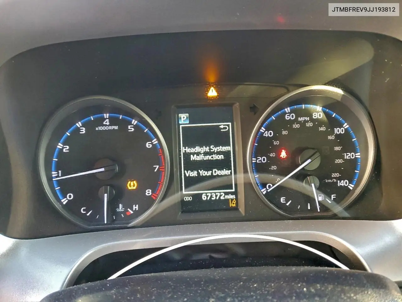 JTMBFREV9JJ193812 2018 Toyota Rav4 Le
