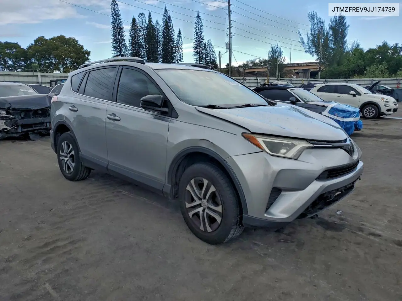 JTMZFREV9JJ174739 2018 Toyota Rav4 Le