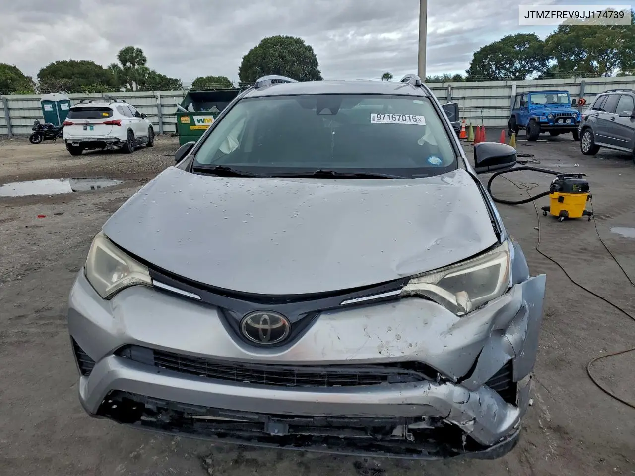 JTMZFREV9JJ174739 2018 Toyota Rav4 Le