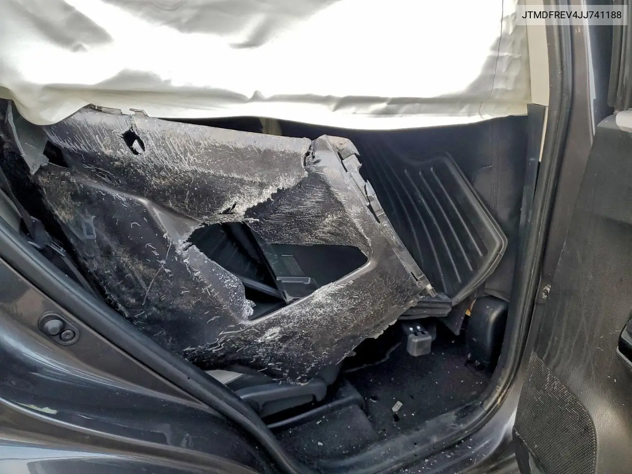 JTMDFREV4JJ741188 2018 Toyota Rav4 Limited