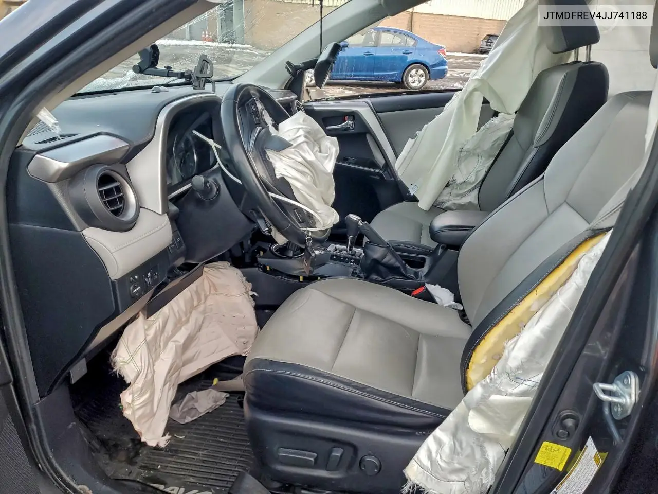 JTMDFREV4JJ741188 2018 Toyota Rav4 Limited
