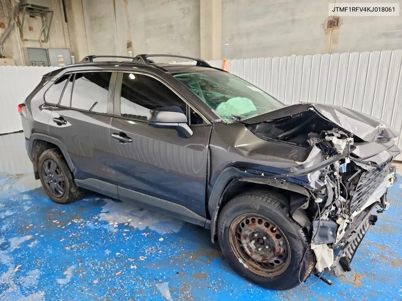 JTMF1RFV4KJ018061 2019 Toyota Rav4 Le