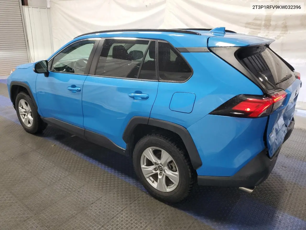 2T3P1RFV9KW032396 2019 Toyota Rav4 Xle