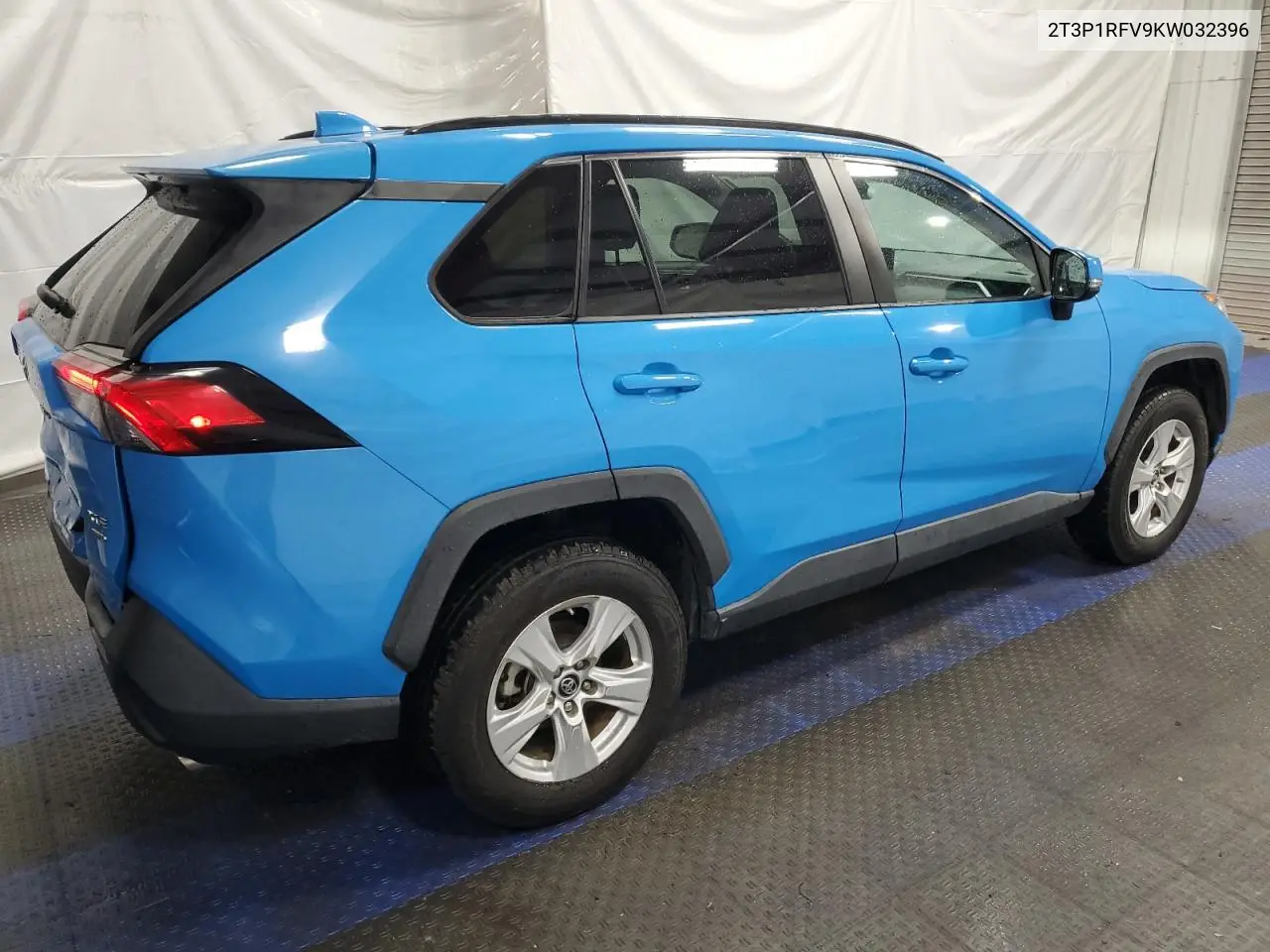 2T3P1RFV9KW032396 2019 Toyota Rav4 Xle