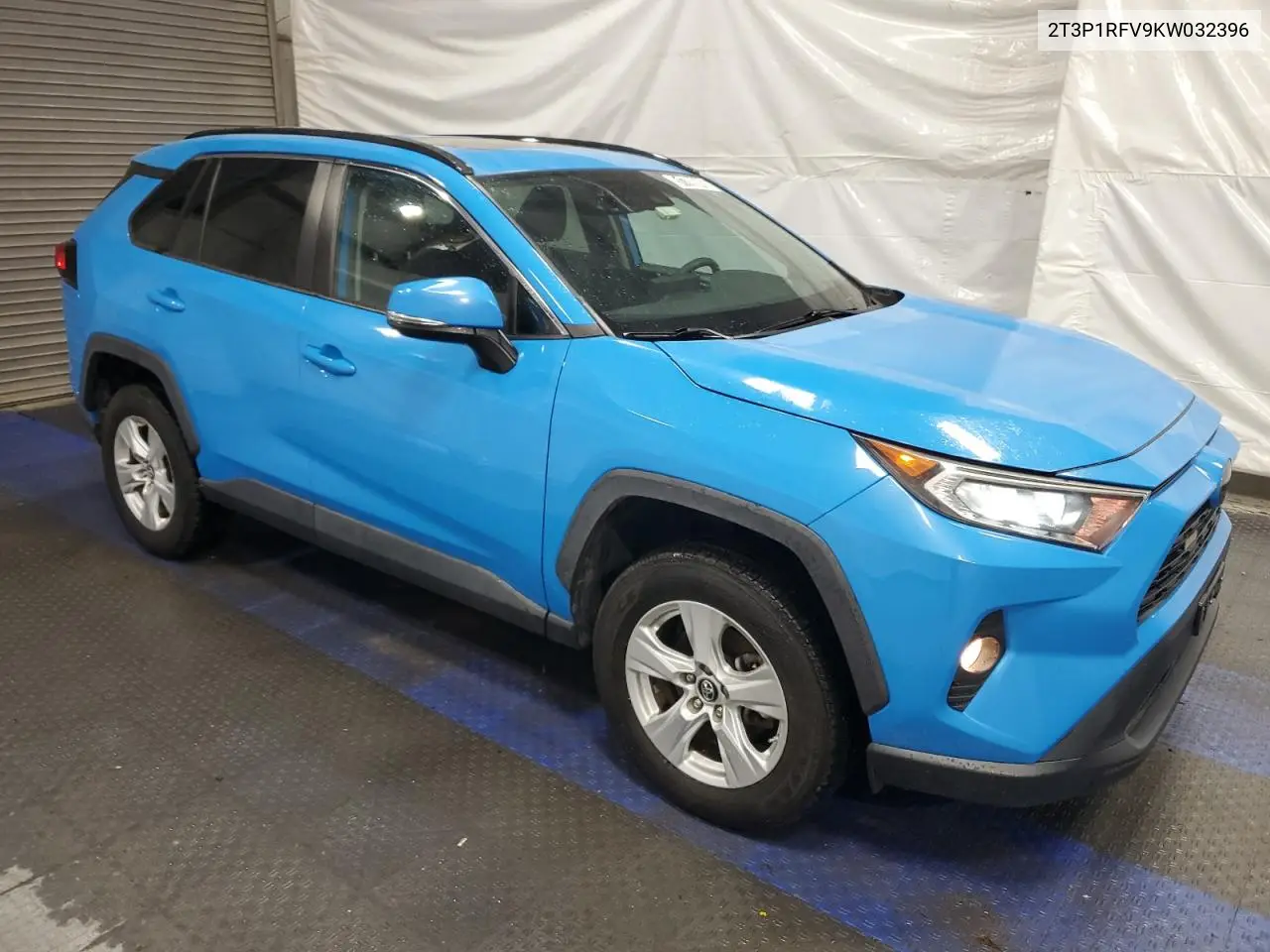 2T3P1RFV9KW032396 2019 Toyota Rav4 Xle