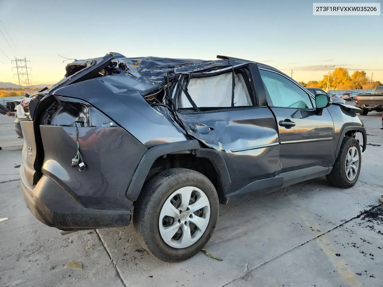 2T3F1RFVXKW035206 2019 Toyota Rav4 Le