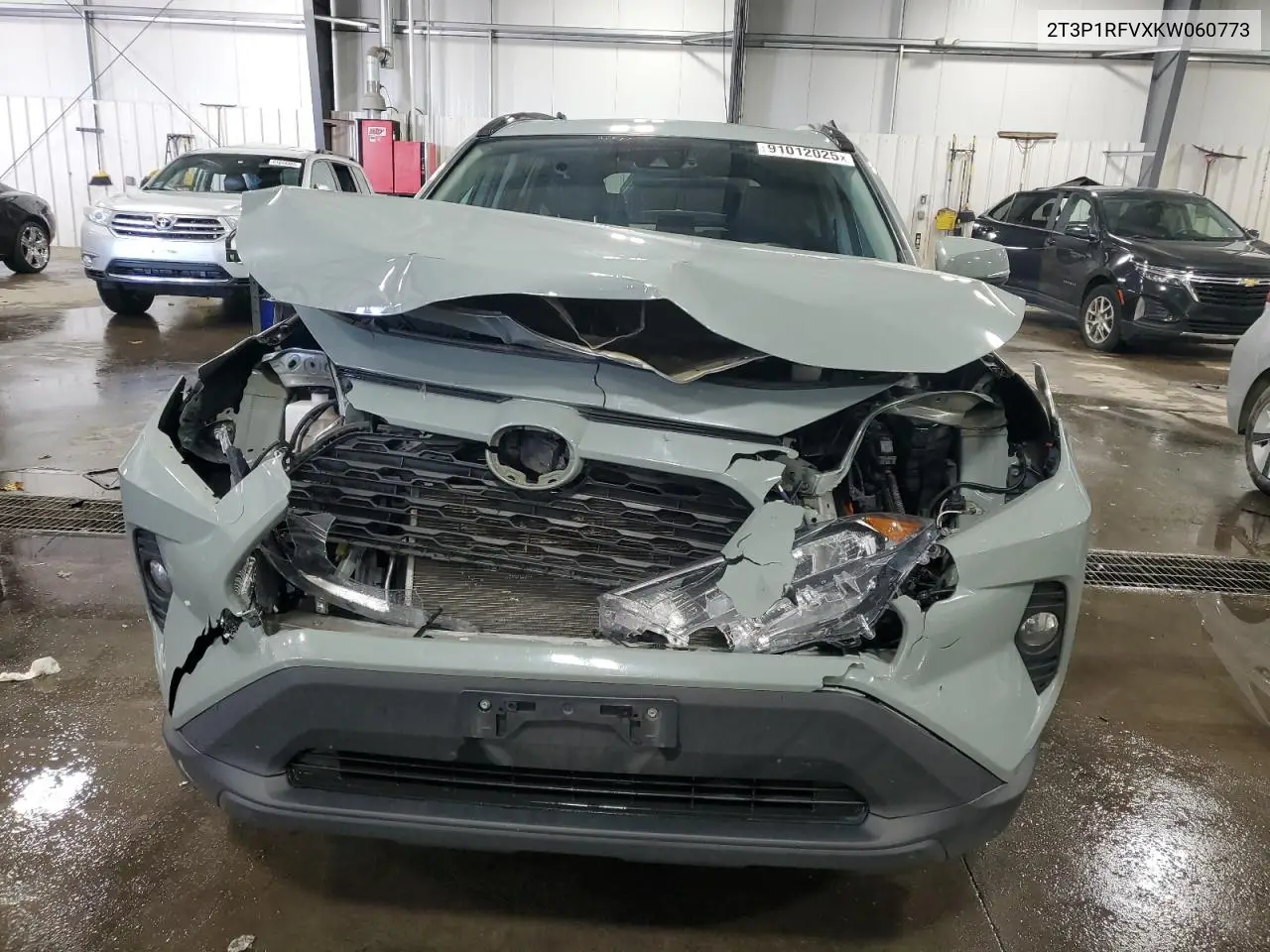 2T3P1RFVXKW060773 2019 Toyota Rav4 Xle