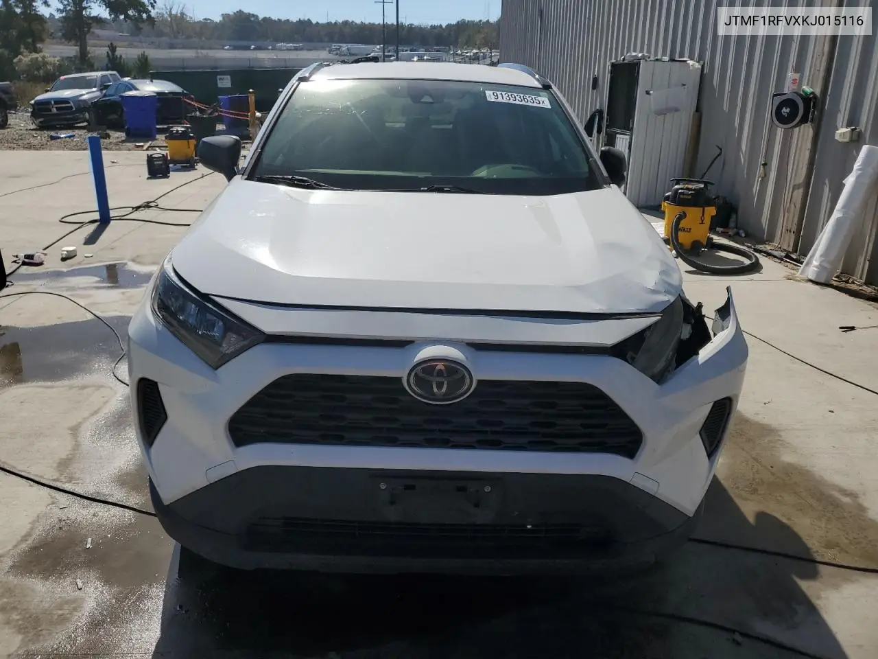 JTMF1RFVXKJ015116 2019 Toyota Rav4 Le