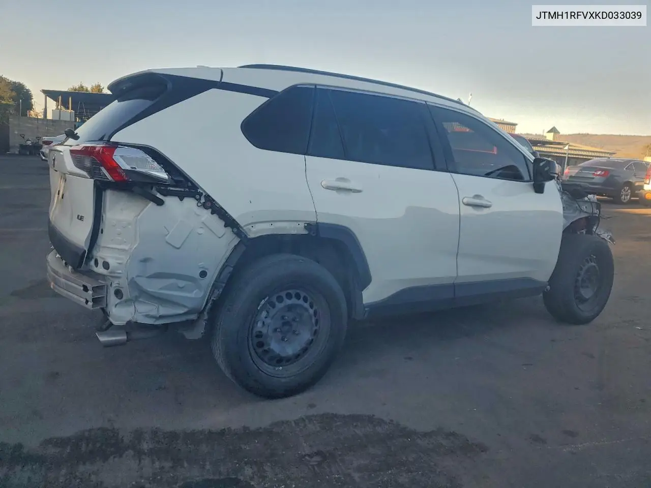 JTMH1RFVXKD033039 2019 Toyota Rav4 Le