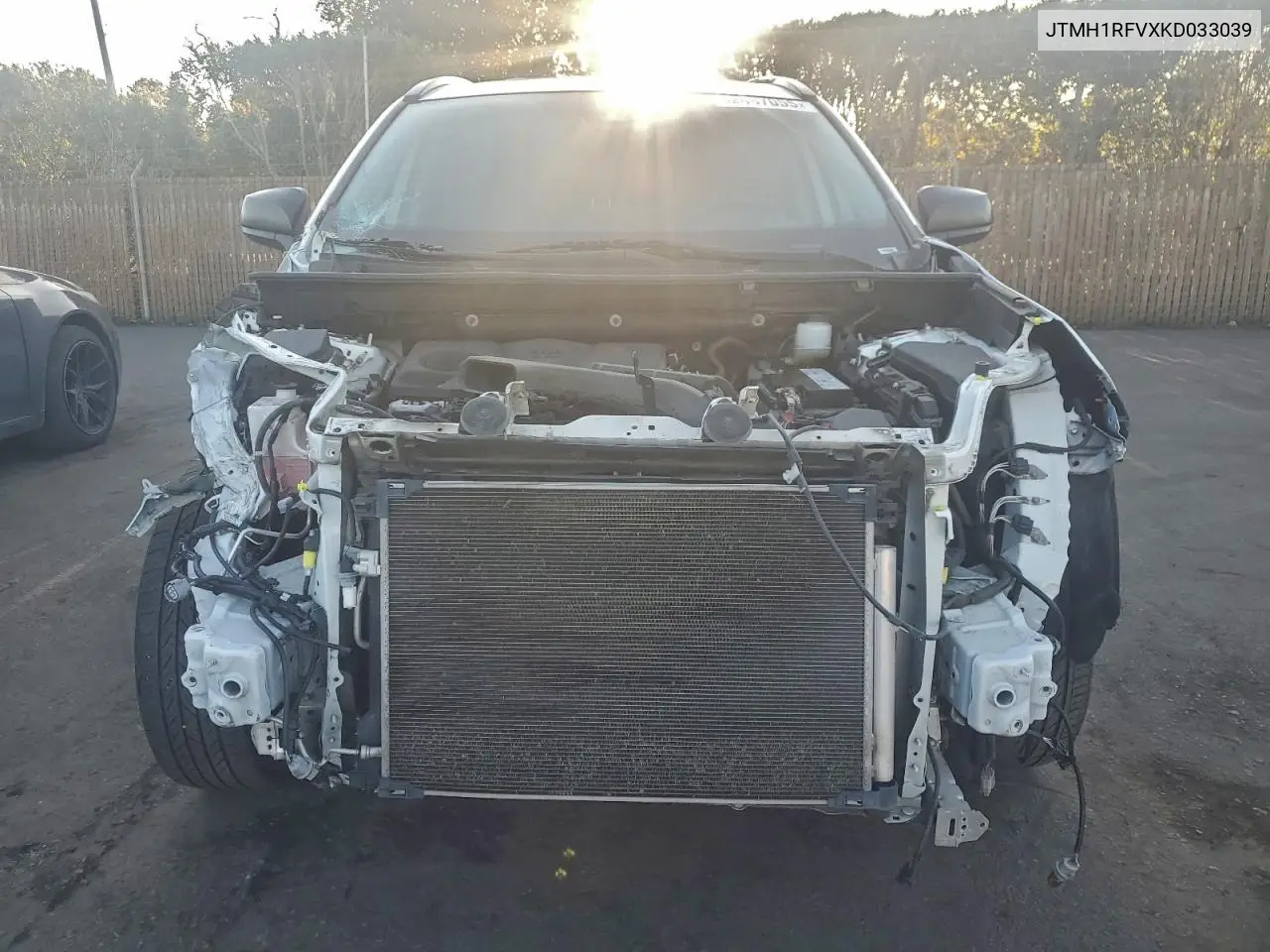 JTMH1RFVXKD033039 2019 Toyota Rav4 Le