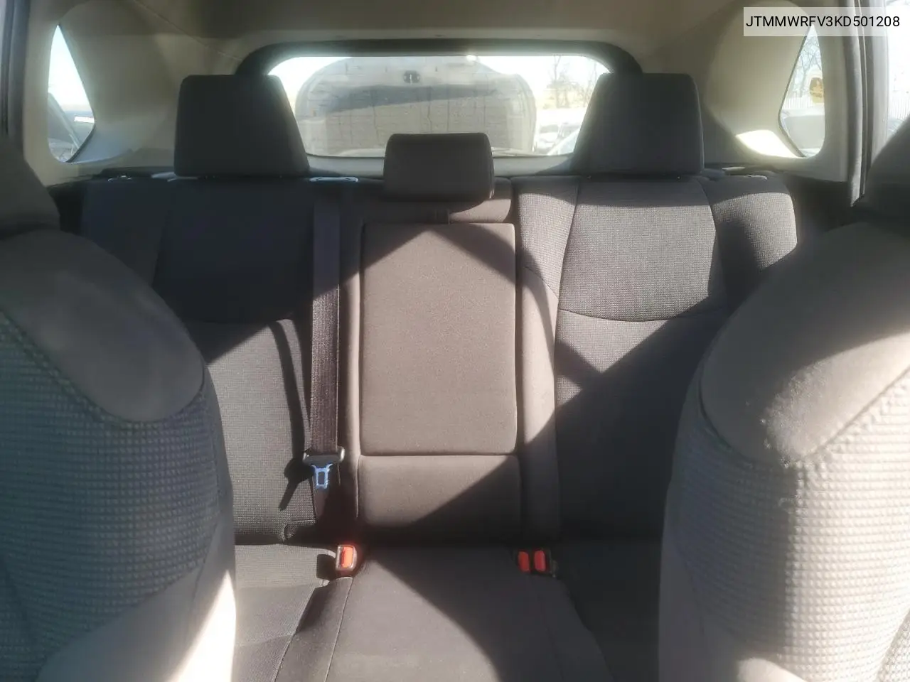 JTMMWRFV3KD501208 2019 Toyota Rav4 Le
