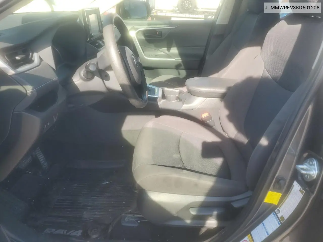 JTMMWRFV3KD501208 2019 Toyota Rav4 Le